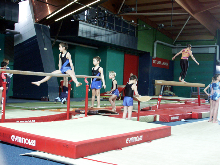 2005-01 gym_cor 002.jpg - DCF 1.0